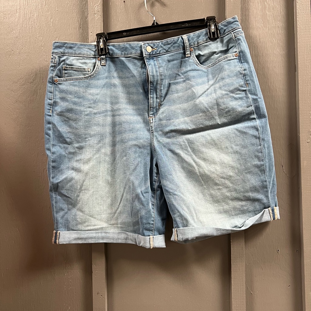Sonoma Womens Bermuda 9 Inseam Shorts